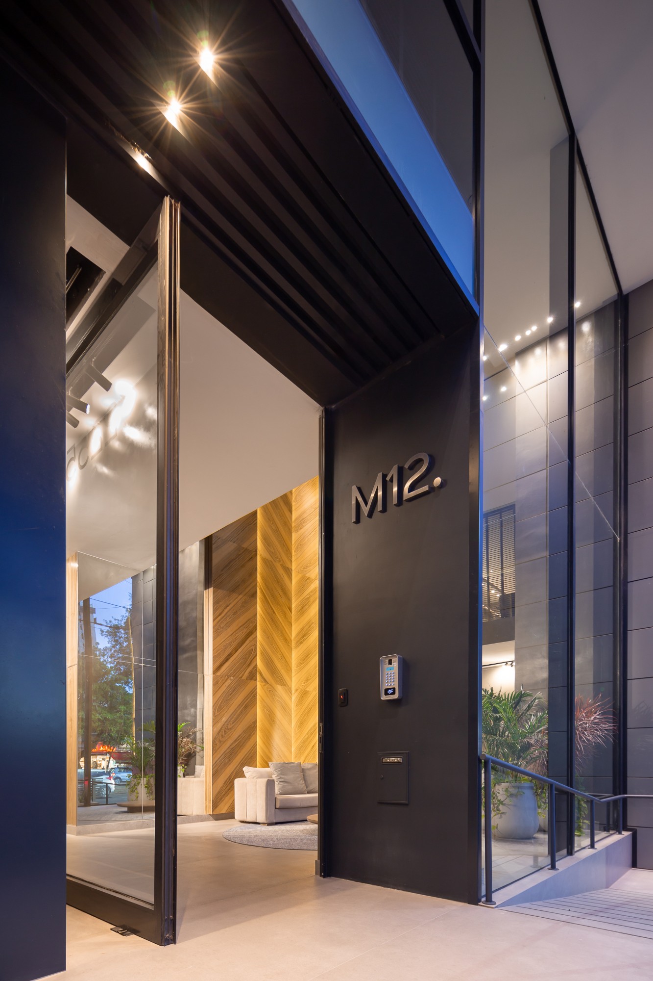M12